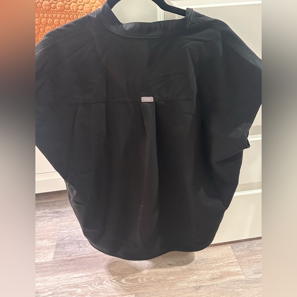 FIGS Women's Black Rafaela™ - Oversized Scrub Top - XL / Black - Picture 2 of 5